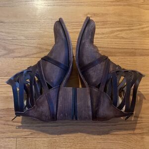 Freebird sz 9 Stair brown leather booties w/ open sides great condition back zip